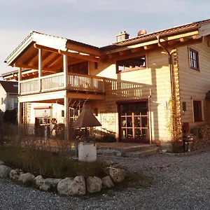 Im Gemütlichen Blockhaus Vor Den Bergen Wielenbach
